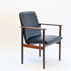 Cor Bontenbal for Fristho, Impala armchair in rosewood and black imitation leather