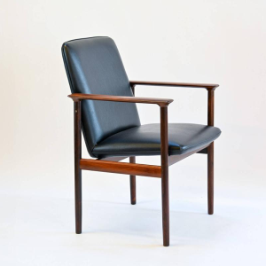 Cor Bontenbal for Fristho, Impala armchair in rosewood and black imitation leather
