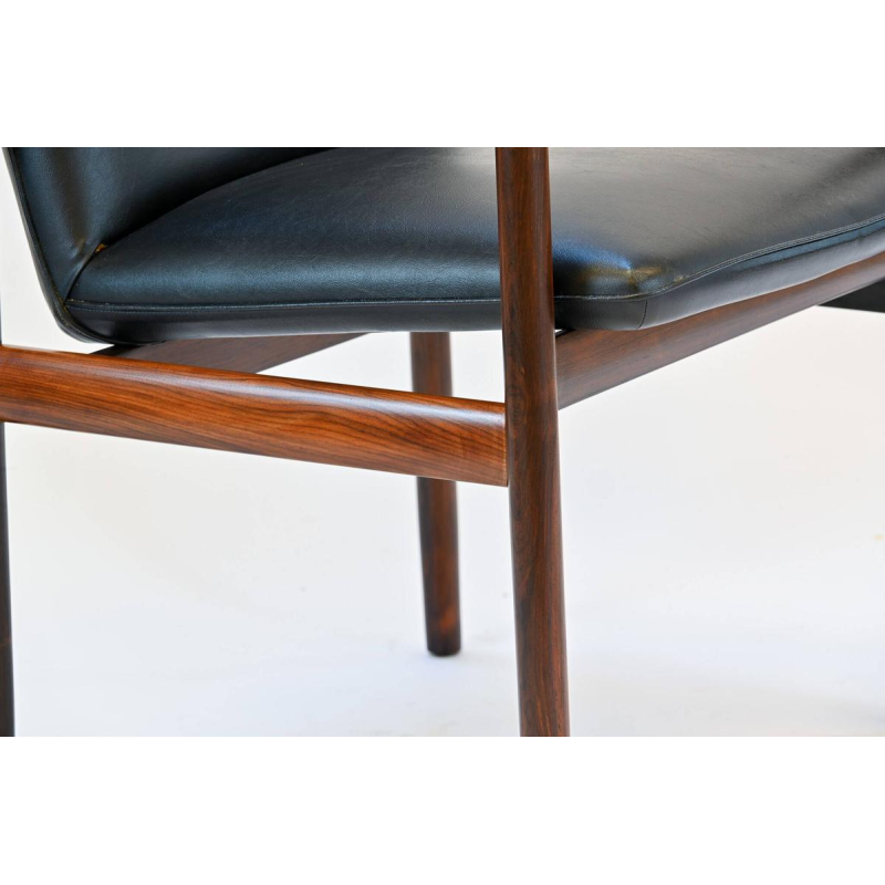 Cor Bontenbal voor Fristho, Impala fauteuil in palissanderhout en zwart kunstleer.