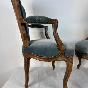 Paar cabriolet fauteuils uit Louis XV periode, Frankrijk 18e eeuw