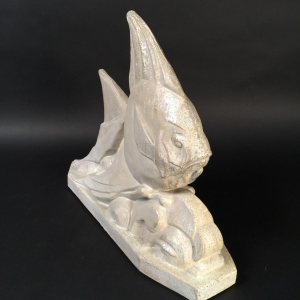 Roger Guérin, poisson stylisé Art Déco, sculpture en grès salé grand feu, Bouffioulx ca 1925