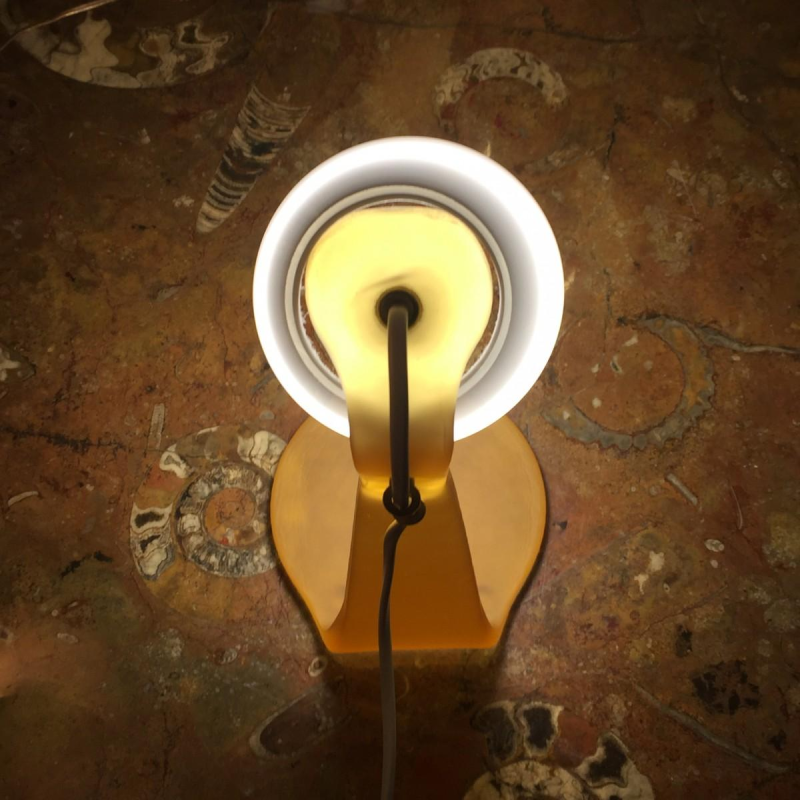 Lampe à poser / de bureau, verre opalin dépoli et laiton, circa 1970