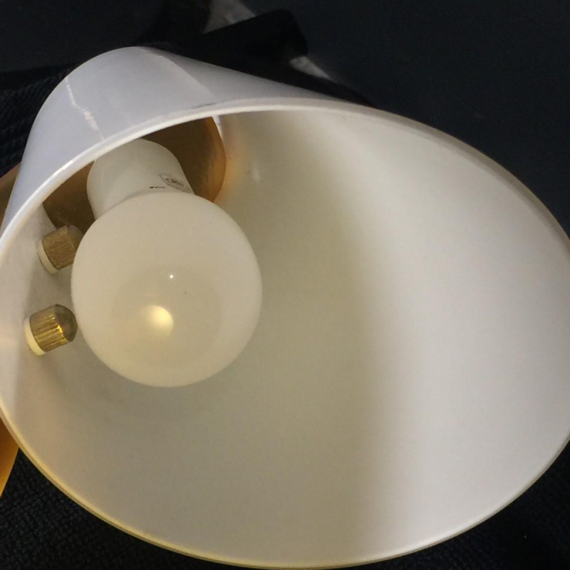 Lampe à poser / de bureau, verre opalin dépoli et laiton, circa 1970