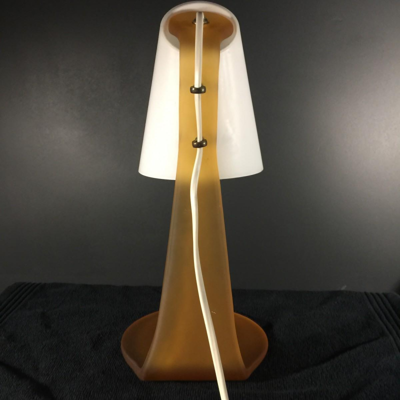 Tafel-/bureaulamp, mat opaalglas en messing, circa 1970