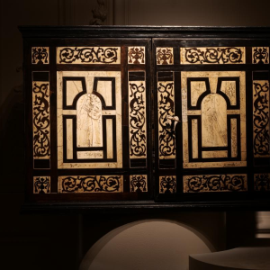 Cabinet milanais en poirier noirci, ébène et os gravé, Italie XVIIe siècle