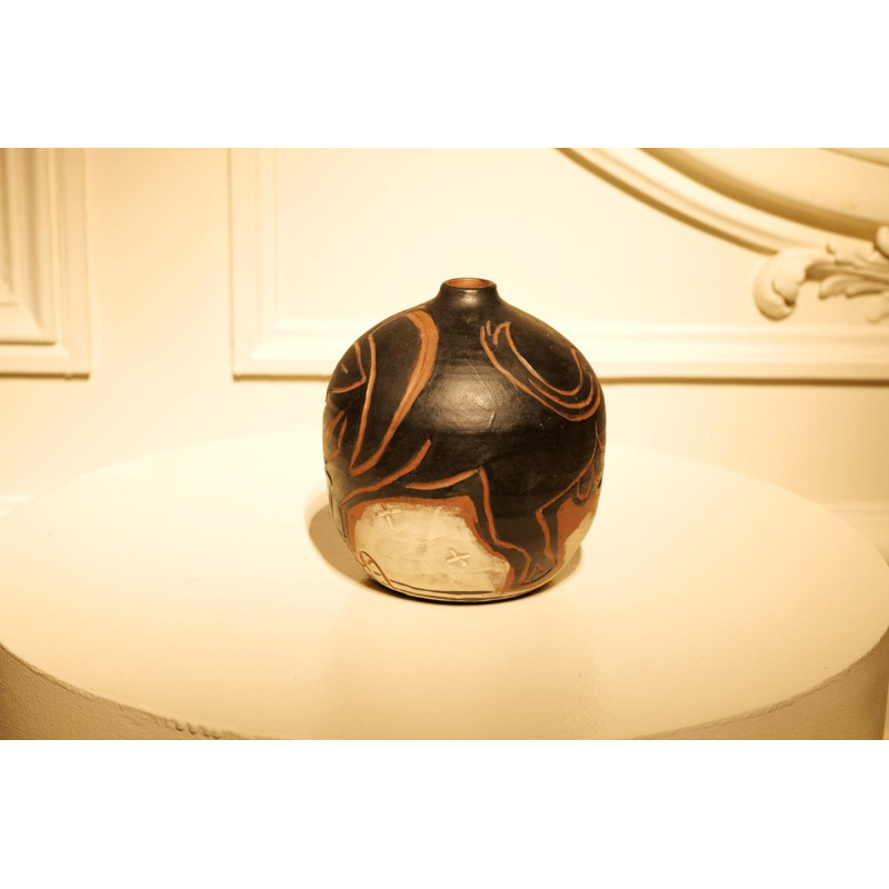 Kelli Bedrossian, vase en céramique, décor animalier au Taureau, pièce unique 2016