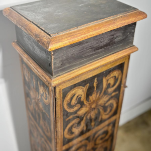 Column or small cabinet in black and gold painted wood, Italy, 19th century
