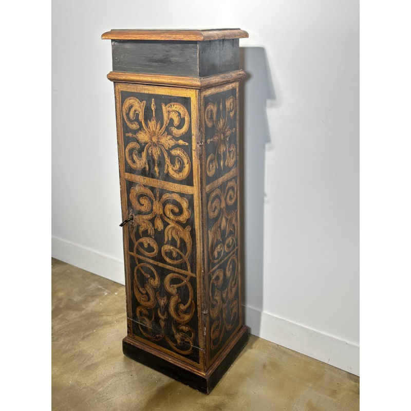 Column or small cabinet in black and gold painted wood, Italy, 19th century