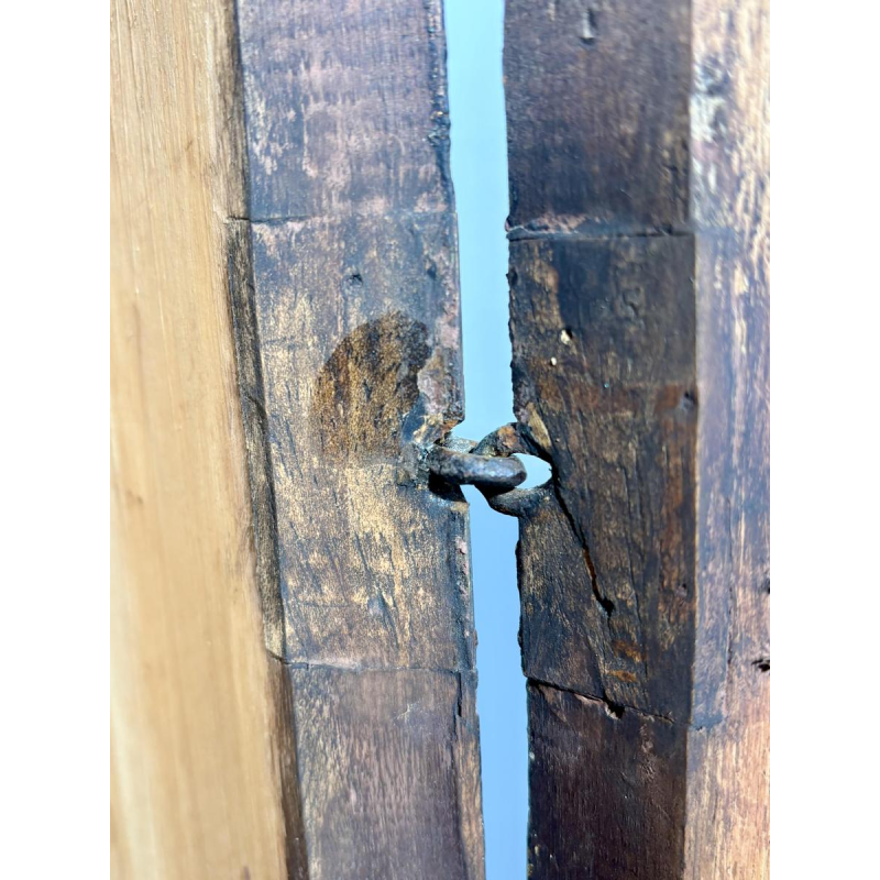 Zuil of klein kastje van zwart en goud geverfd hout, Italië, 19e eeuw