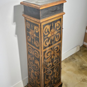 Column or small cabinet in black and gold painted wood, Italy, 19th century
