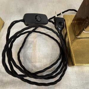 Paire de lampes à poser Hollywood regency, verre de Murano pailleté et laiton doré, Italie 20ème siècle