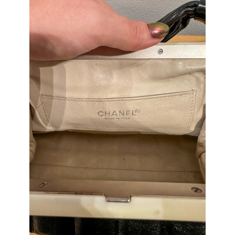 Chanel, black leather bag with bakelite clasp, circa 1920