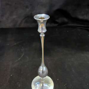 Ted Muehling voor ER Butler & Co., een paar verzilverde metalen kandelaars