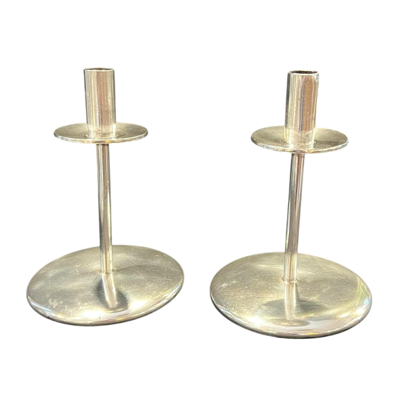 SAMBONET, een paar verzilverde metalen kandelaars, Italië ca. 1960