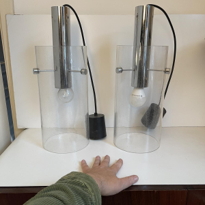 GLASHÜTTE LIMBURG, paar cilindrische hanglampen, glas en verchroomd staal, ca. 1960-70