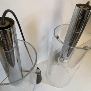 GLASHÜTTE LIMBURG, paar cilindrische hanglampen, glas en verchroomd staal, ca. 1960-70