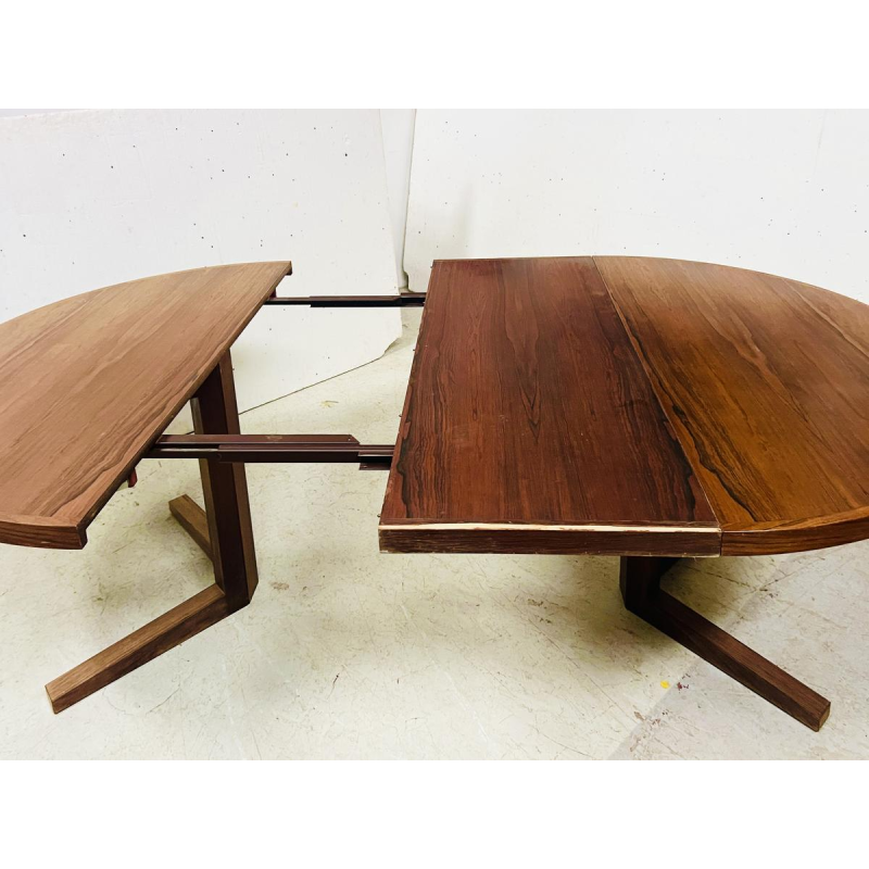 John MORTENSEN for HELTBORG MOBLER, round Scandinavian rosewood dining table, ca 1960-70