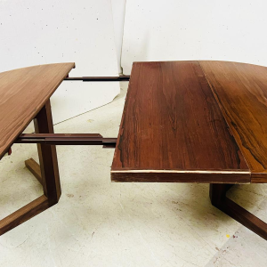 John MORTENSEN voor HELTBORG MOBLER, ronde Scandinavische palissander eettafel, ca 1960-70