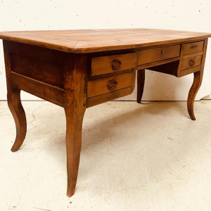 Bureau provincial à tiroirs de style Louis XV, merisier massif, vers 1900
