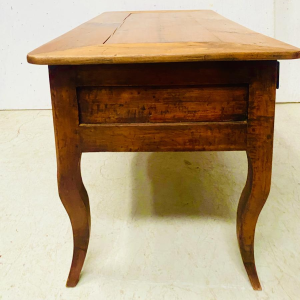 Provinciaal bureau in Lodewijk XV-stijl met lades, massief kersenhout, circa 1900.