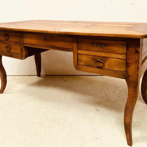 Bureau provincial à tiroirs de style Louis XV, merisier massif, vers 1900