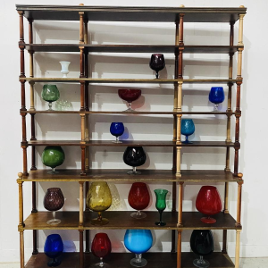 Bibliothèque ouverte à 7 étagères, colonnes en bois tourné, entièrement démontable, XXe s