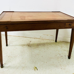 "TRIC-TRAC" speeltafel uit de Lodewijk XVI-periode, mahoniehout en fineer, 18e eeuw.