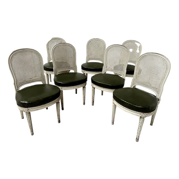 Suite de sept chaises de style Louis XVI en hêtre patiné, XX siècle