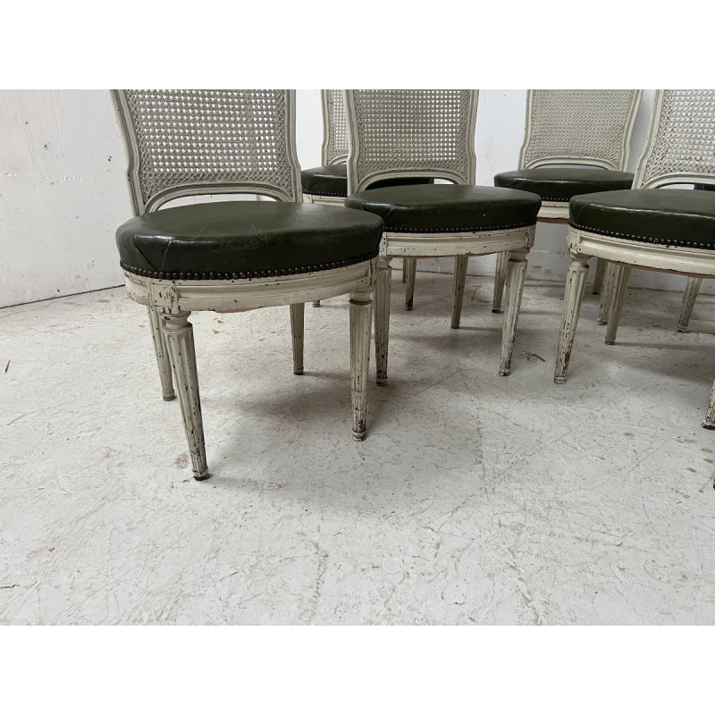 Set van zeven stoelen in Lodewijk XVI-stijl van gepatineerd beukenhout, 20e eeuw.