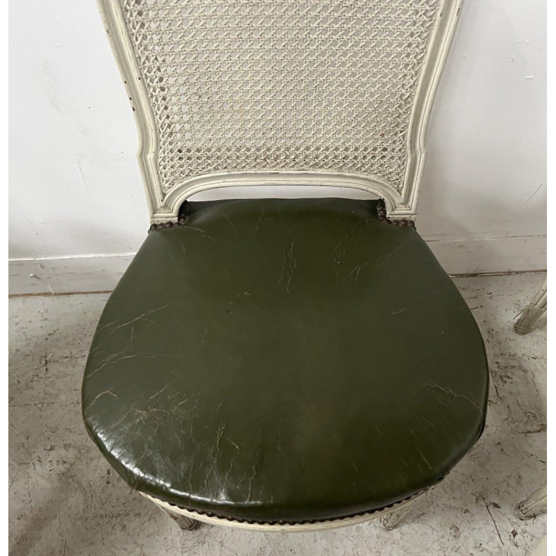 Set van zeven stoelen in Lodewijk XVI-stijl van gepatineerd beukenhout, 20e eeuw.