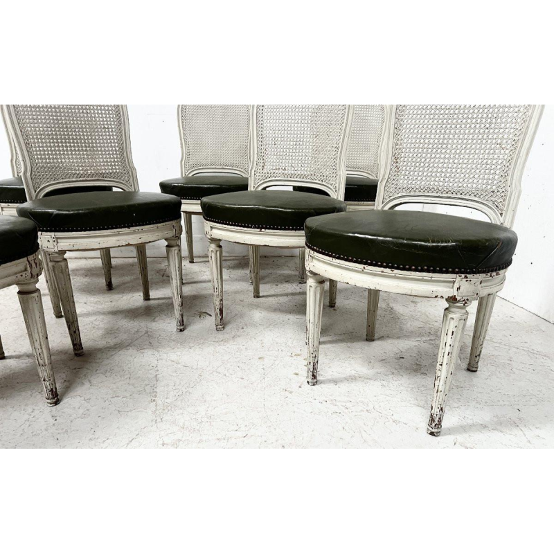 Set van zeven stoelen in Lodewijk XVI-stijl van gepatineerd beukenhout, 20e eeuw.