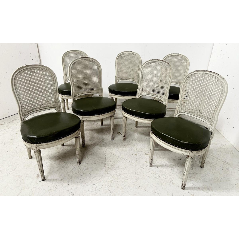 Set van zeven stoelen in Lodewijk XVI-stijl van gepatineerd beukenhout, 20e eeuw.