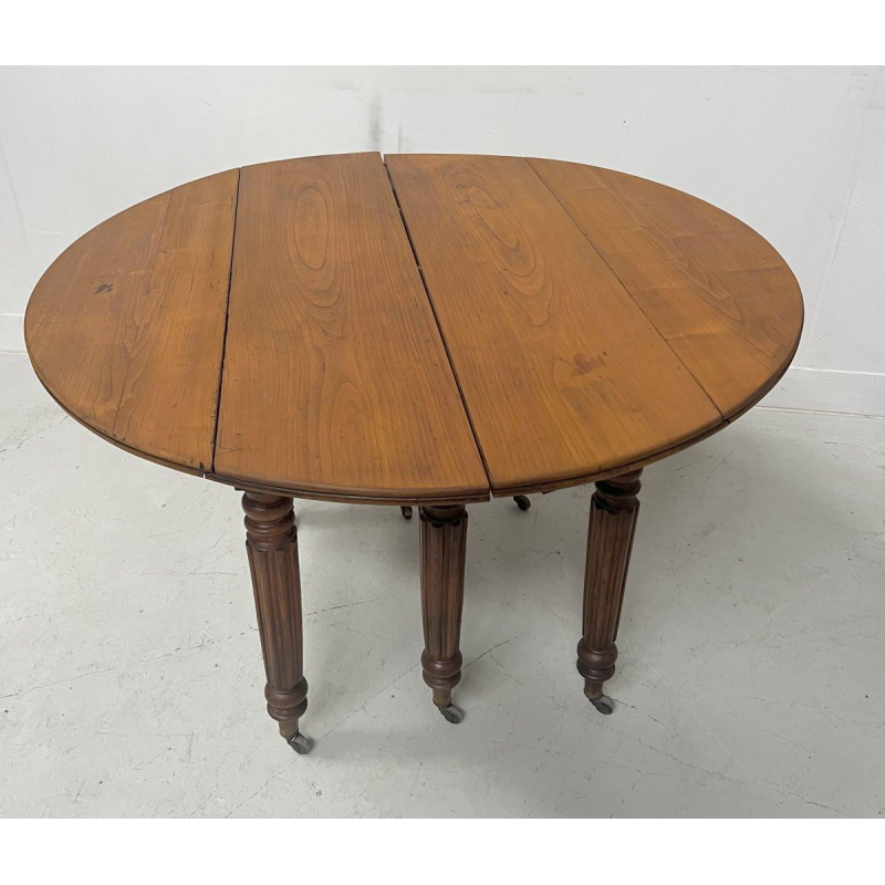Table à manger à six pieds destyle Louis Philippe, merisier massif, XIX siècle