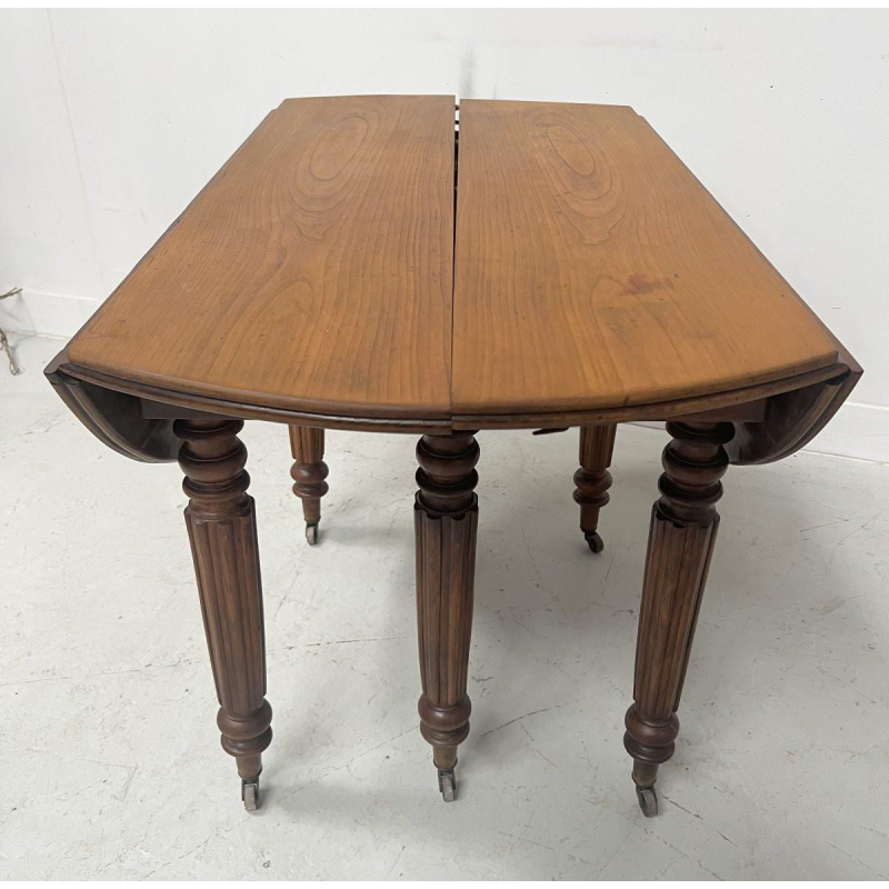 Zespotige eettafel in Louis Philippe-stijl, massief kersenhout, 19e eeuw.