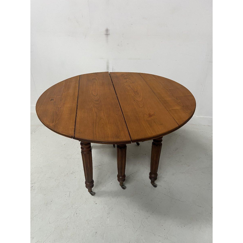 Zespotige eettafel in Louis Philippe-stijl, massief kersenhout, 19e eeuw.