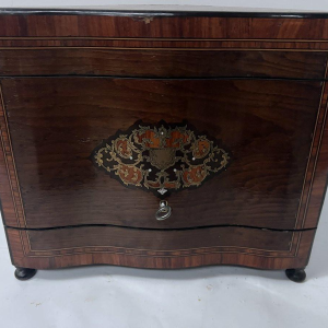 Complete drankkast van Boulle, ingelegd met Napoleon III-marqueterie, 19e eeuw.