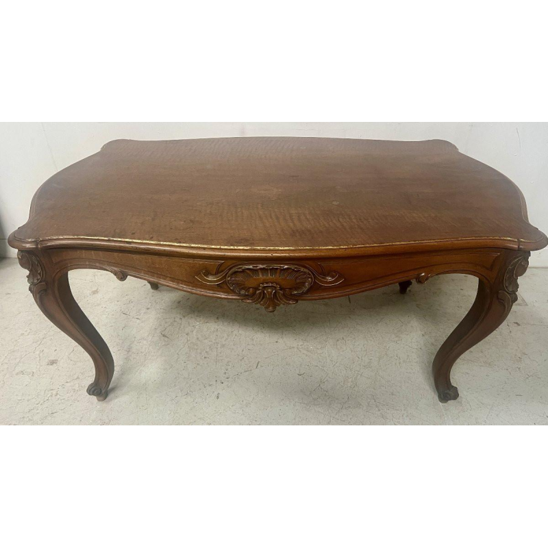 Bureau de style Louis XV en noyer massif à rehaut d'or, XIX siècle