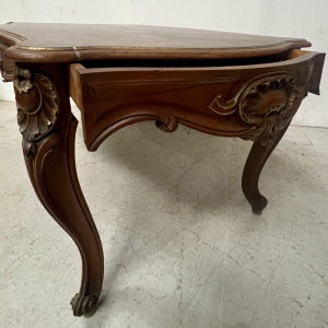 Louis XV style desk in solid walnut with gold highlights, 19th century