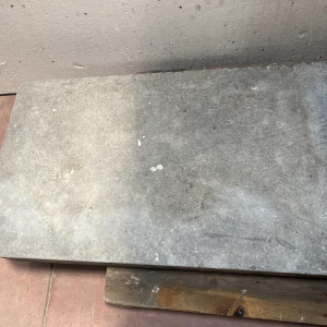 Grand bac à évier et son égouttoir en pierre bleue, XIX siècle