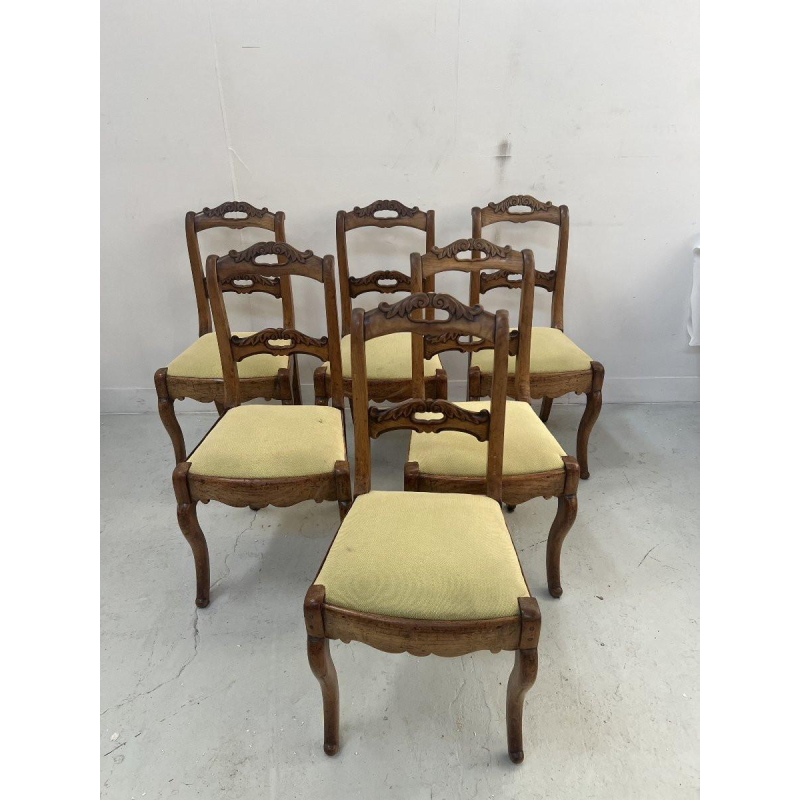 Set van zes kersenhouten stoelen in Louis Philippe-stijl, 19e eeuw.