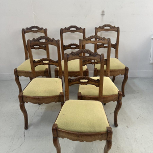 Suite de six chaises de style Louis Philippe en merisier, XIX siècle