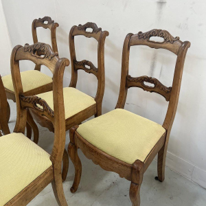 Suite de six chaises de style Louis Philippe en merisier, XIX siècle