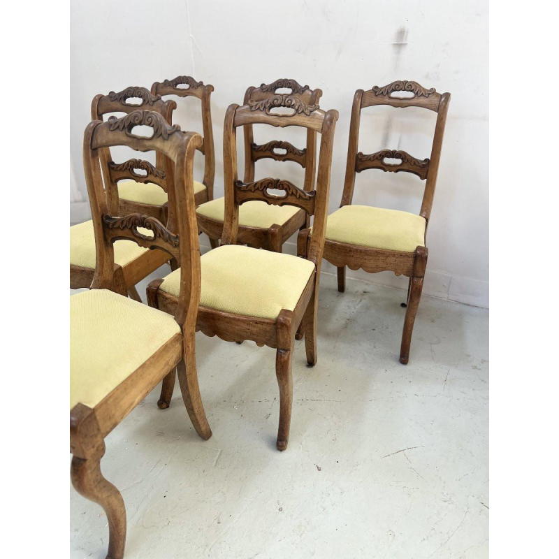 Set van zes kersenhouten stoelen in Louis Philippe-stijl, 19e eeuw.