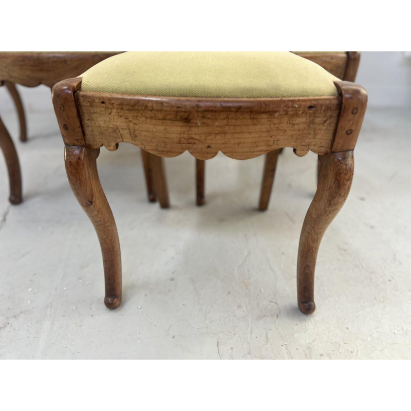 Set van zes kersenhouten stoelen in Louis Philippe-stijl, 19e eeuw.