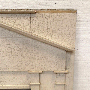 Houten spiegel in Empirestijl met zuilen en kapitelen, gebarsten patina, 19e eeuw