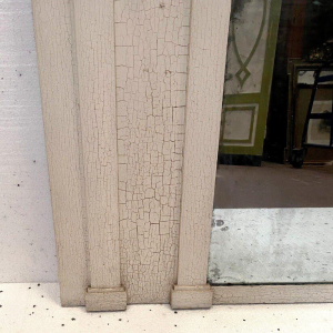 Miroir Empire en bois, colonnes chapiteau, patine craquelée, XIX siècle