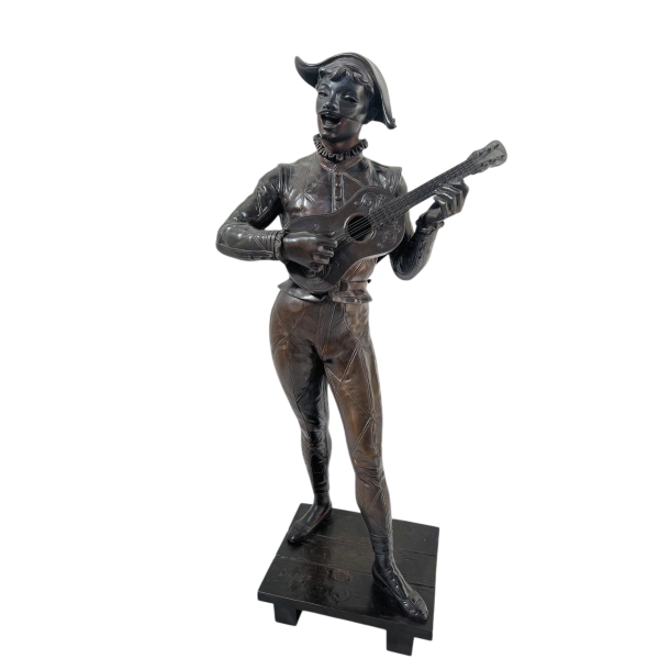 Marcel Debut "De Muzikant Harlekijn", bronzen sculptuur met bruine patina, ca. 1900