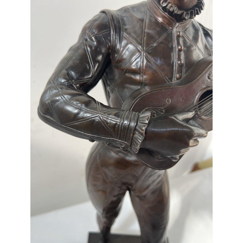 Marcel Debut "De Muzikant Harlekijn", bronzen sculptuur met bruine patina, ca. 1900
