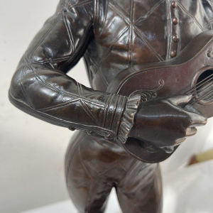 Marcel Debut " L'Arlequin Musicien " sculpture en bronze à patine brune, ca 1900