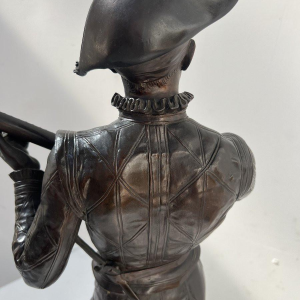 Marcel Debut "De Muzikant Harlekijn", bronzen sculptuur met bruine patina, ca. 1900